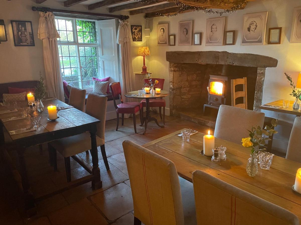 The Swan Inn Swinbrook Burford Exteriör bild