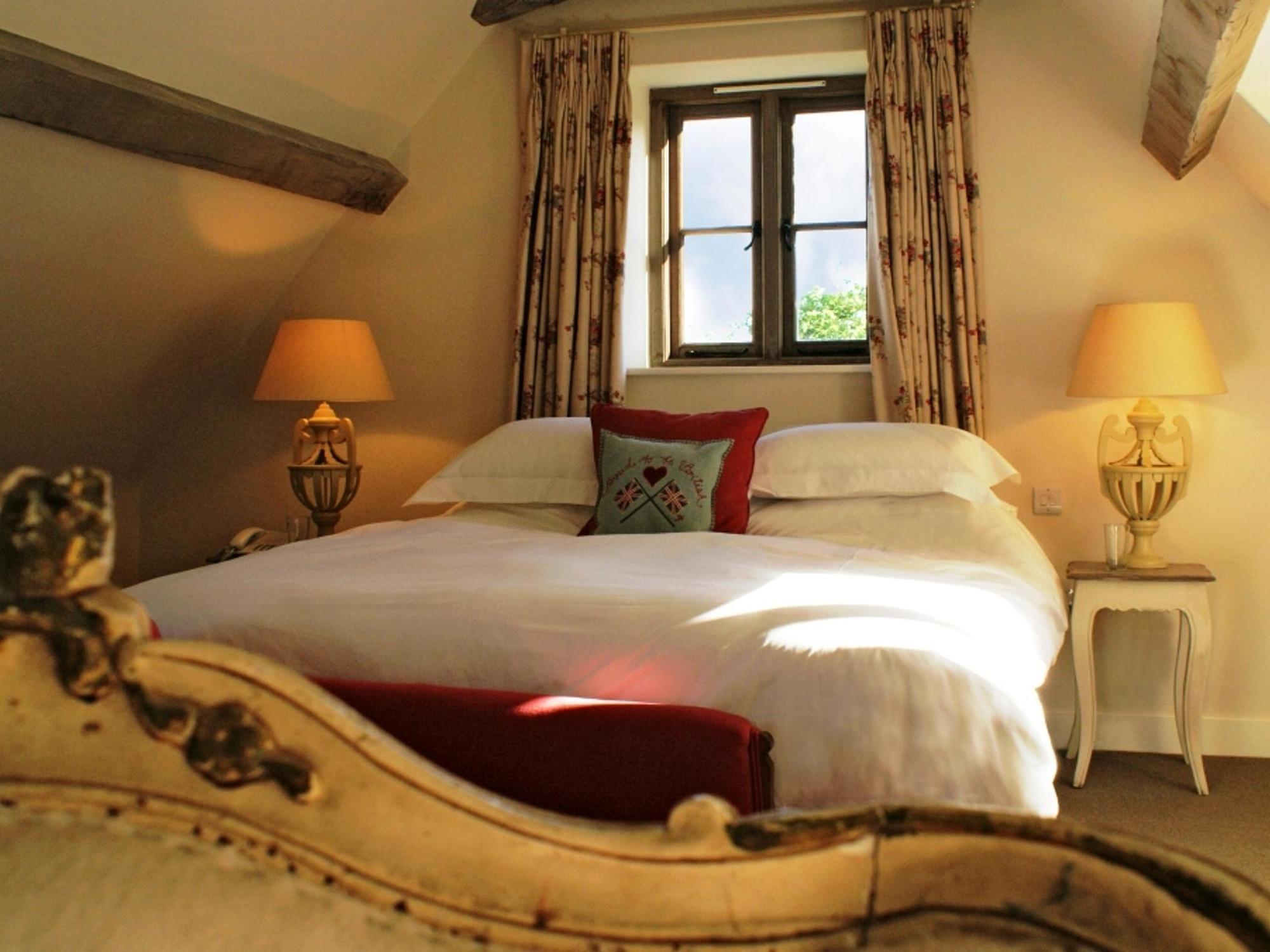 The Swan Inn Swinbrook Burford Exteriör bild