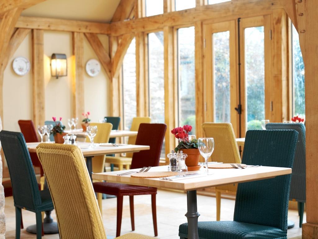 The Swan Inn Swinbrook Burford Exteriör bild