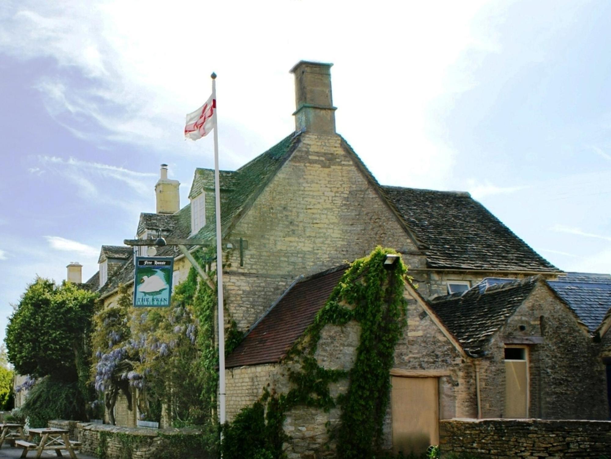 The Swan Inn Swinbrook Burford Exteriör bild