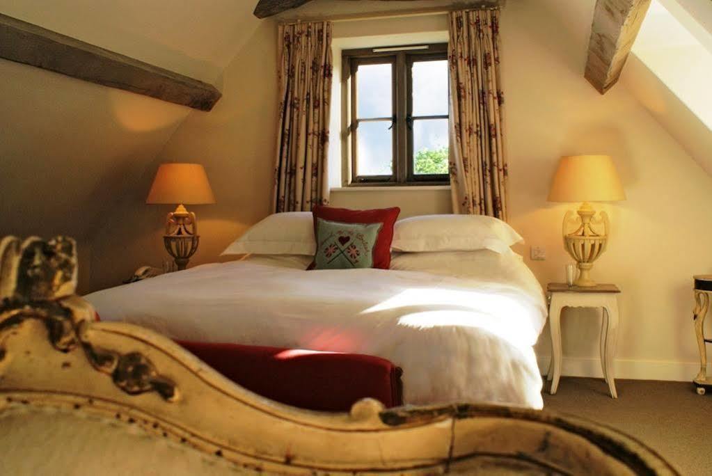 The Swan Inn Swinbrook Burford Exteriör bild